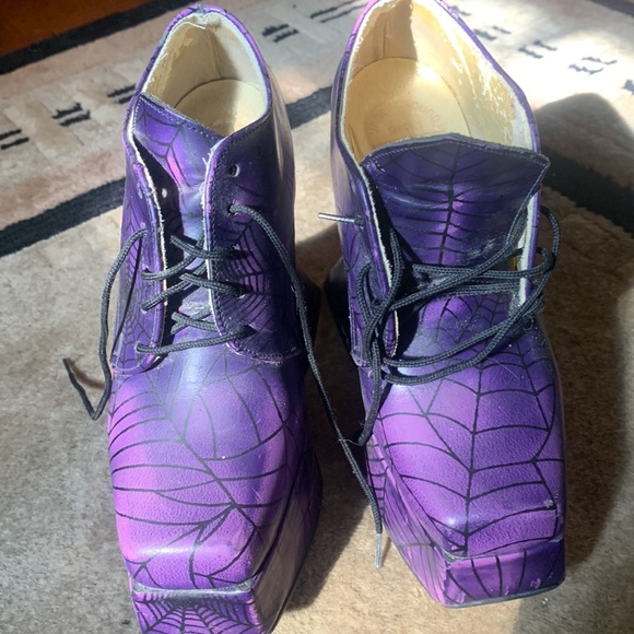 Underground Shoes, Size 4, Purple Spiderweb Platform Heels - Picture 2 of 6